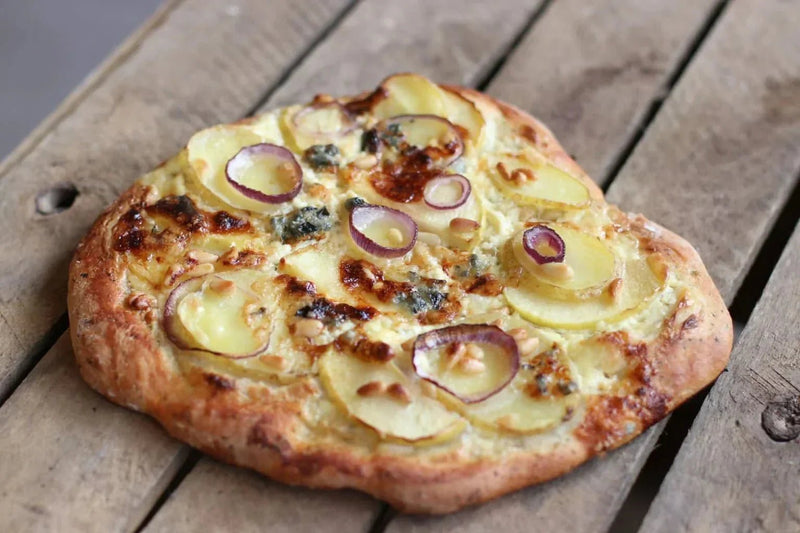 White pizza with Ocean Truffle, blue cheese and pear - Lofoten Seaweed